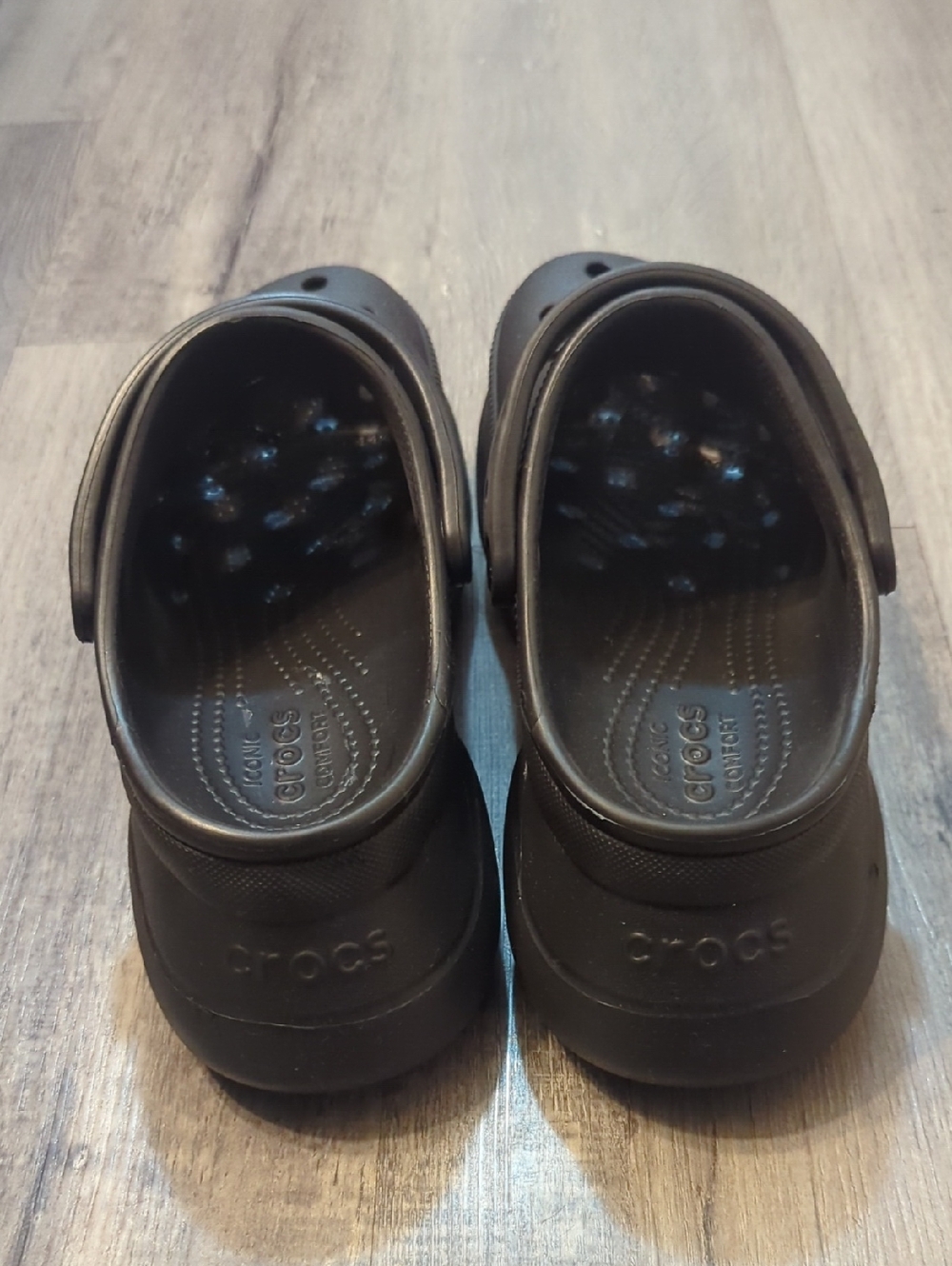 CROCS Bae Platform Clogs Like New - Picture 3 of 8